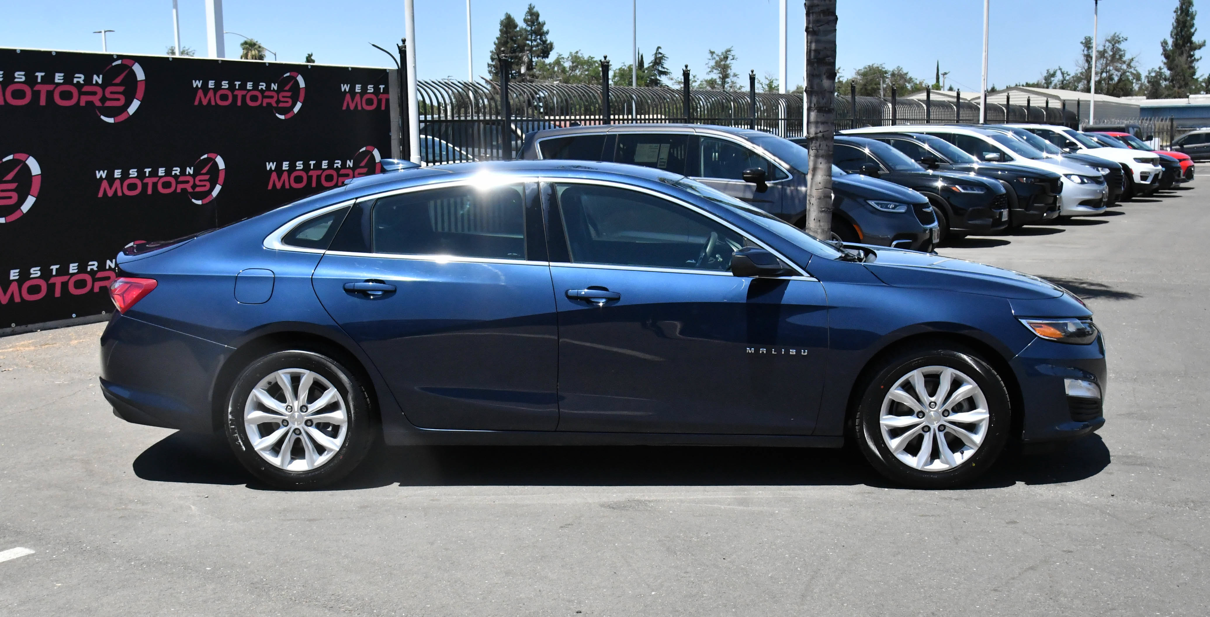 Used 2020 Chevrolet Malibu LT FWD image 9