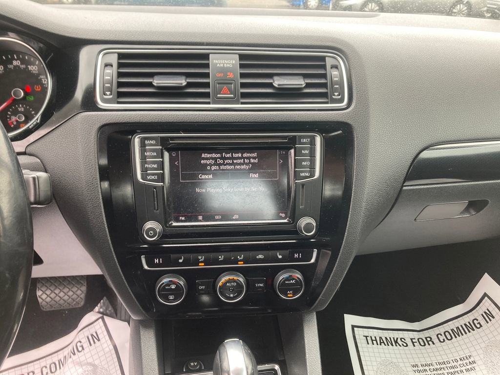 Used 2017 Volkswagen Jetta SEL image 23