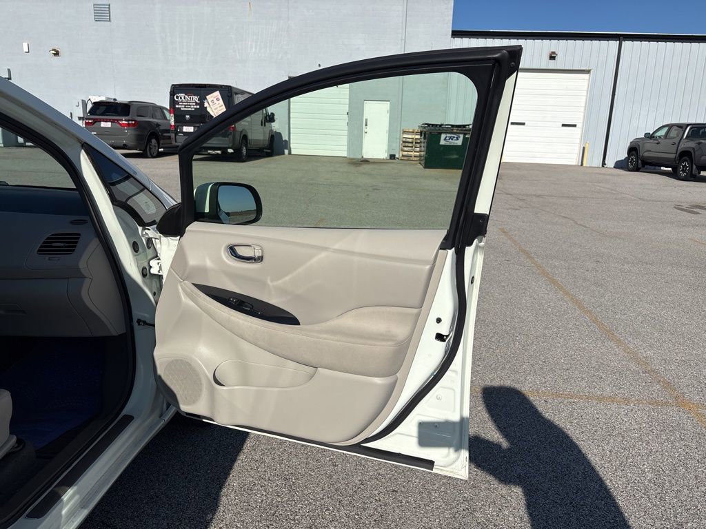 Used 2011 Nissan Leaf SL FWD image 18