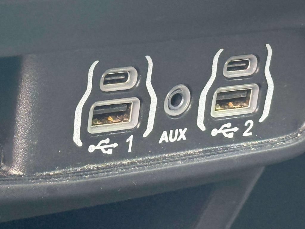 Used 2025 Chrysler Pacifica Select FWD image 32