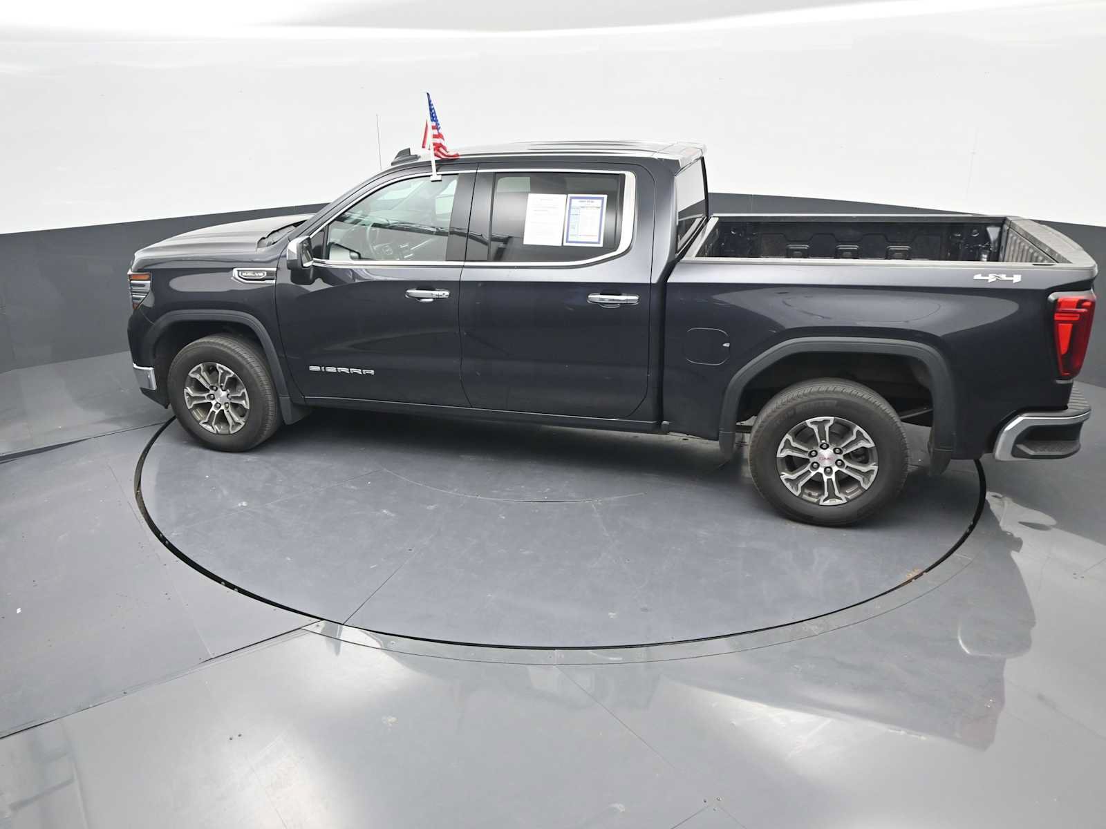 Used 2025 GMC Sierra 1500 SLT AWD/4WD image 15