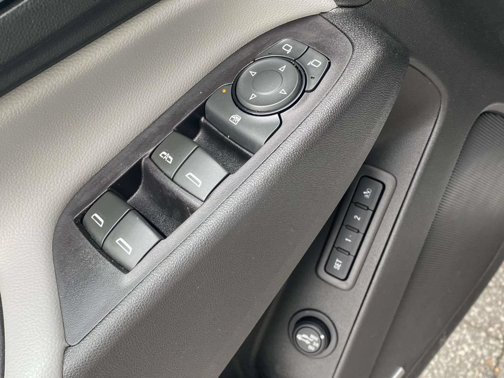 Used 2018 Chevrolet Equinox Premier FWD image 17