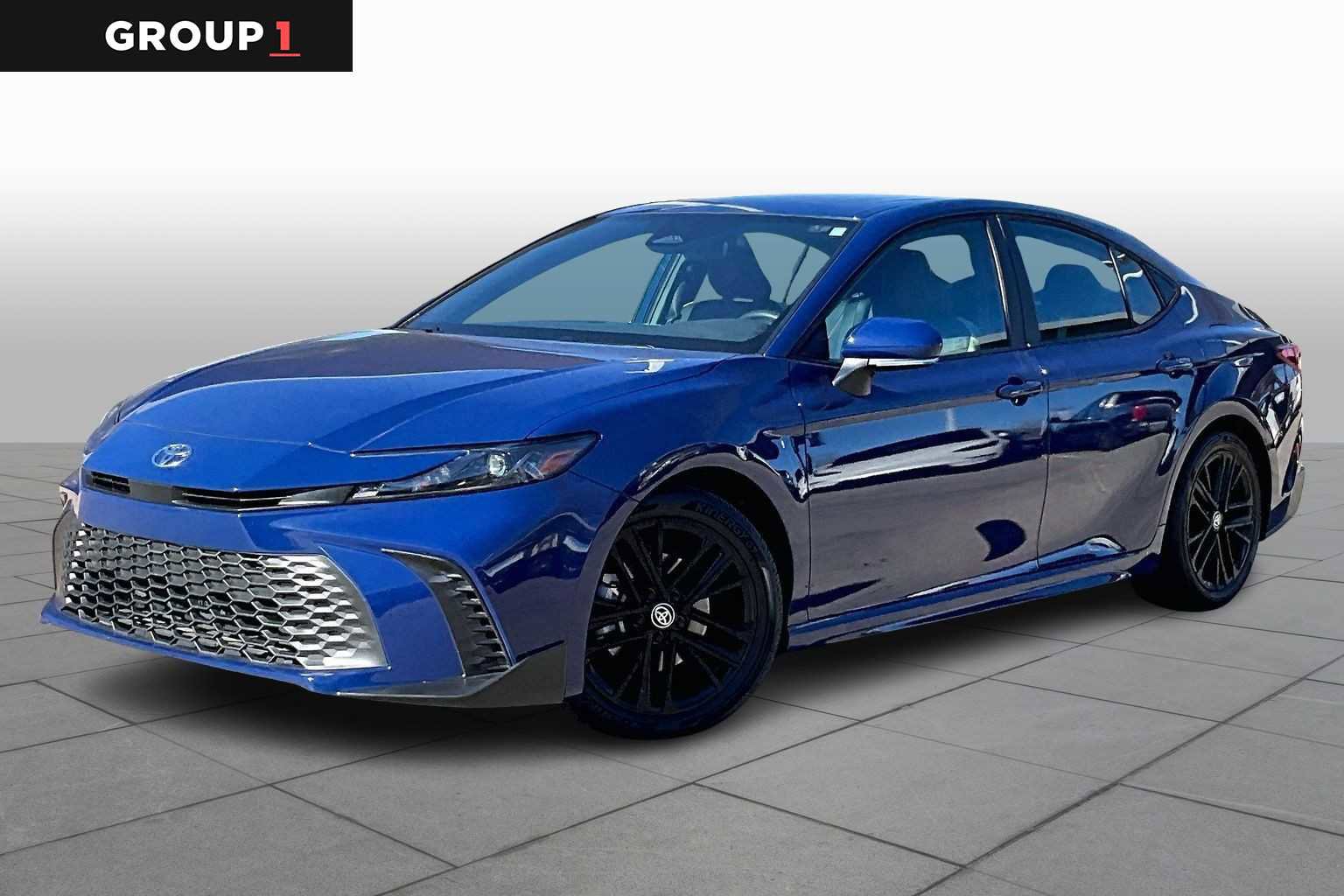 Used 2025 Toyota Camry SE image 1