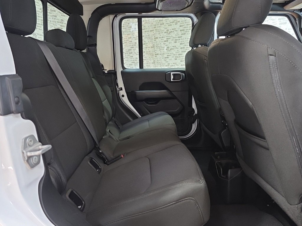 Used 2023 Jeep Gladiator Overland image 14