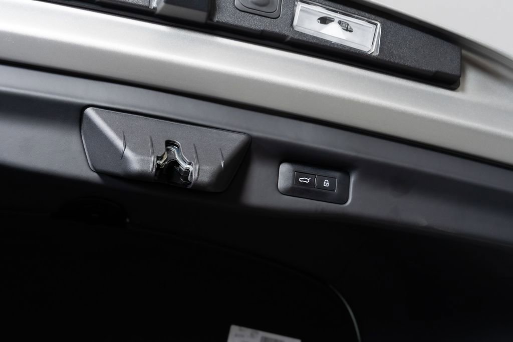 Used 2024 Ferrari Purosangue image 17