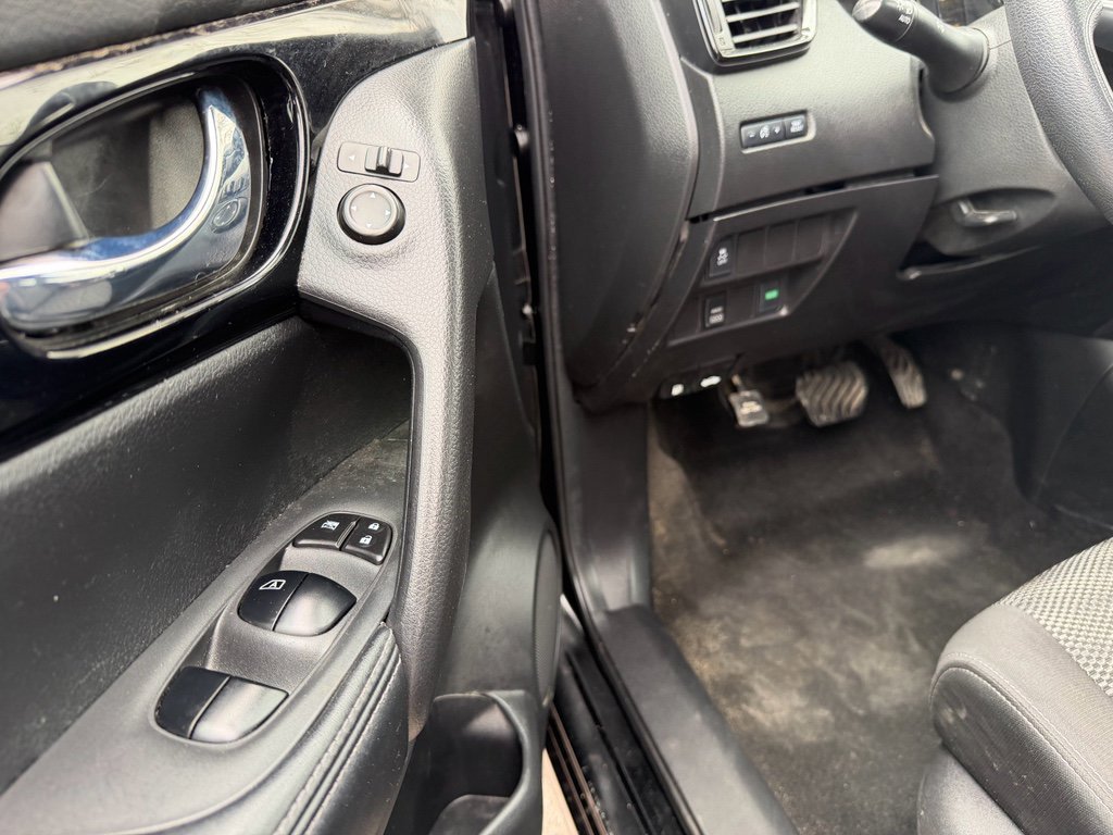 Used 2018 Nissan Rogue Sport SV image 19