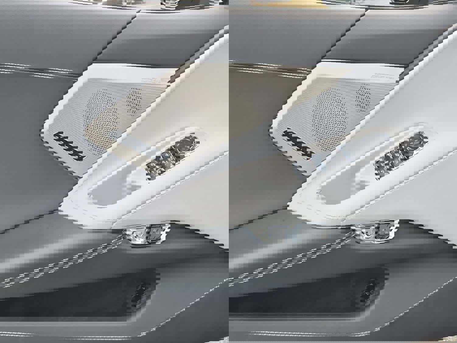 Used 2024 Chevrolet Corvette Stingray Preferred Conv w/ Z51 Performance Package image 9