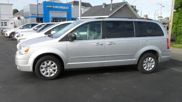Used 2010 Chrysler Town & Country LX w/ Entertainment Group #1 FWD image 1