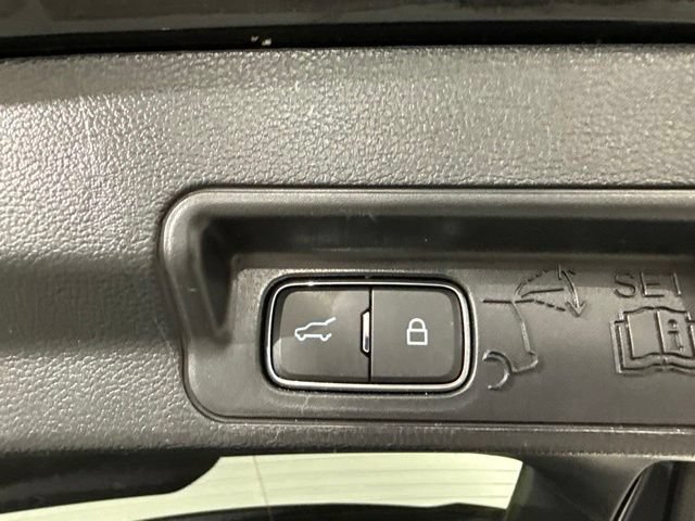Used 2022 Ford Explorer Platinum w/ Equipment Group 601A AWD/4WD image 13