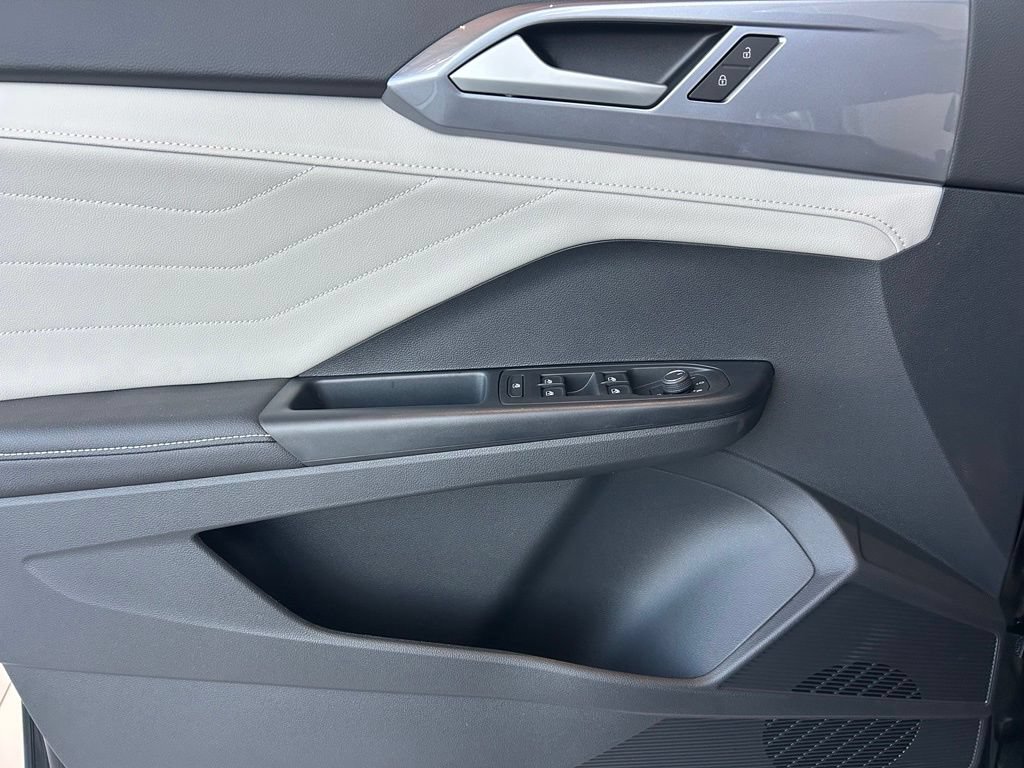 New 2026 Volkswagen Taos SEL AWD/4WD image 13