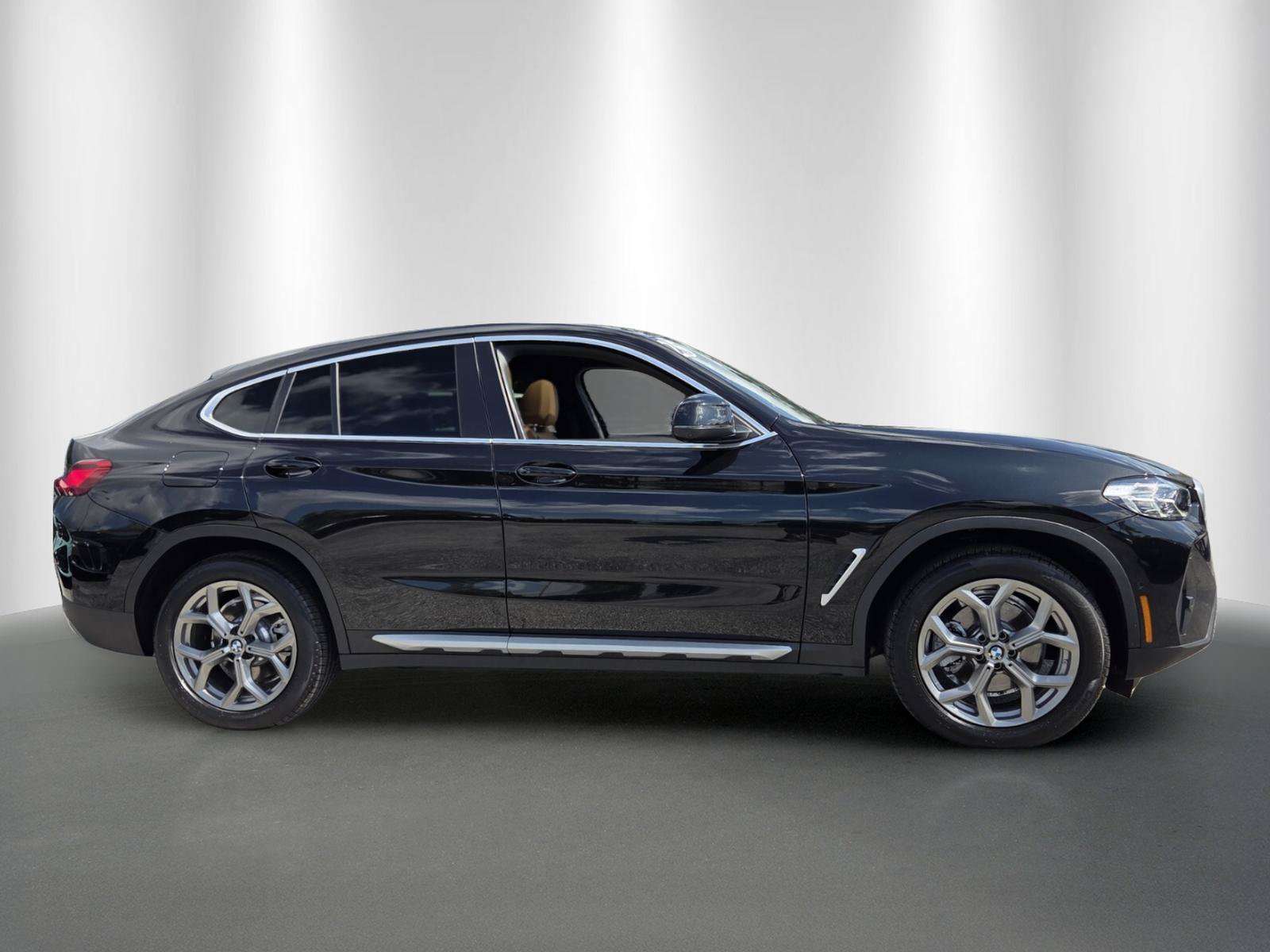 Certified 2025 BMW X4 xDrive30i AWD/4WD image 8