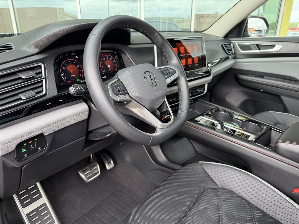 Used 2024 Volkswagen Atlas Peak Edition SE AWD/4WD image 34