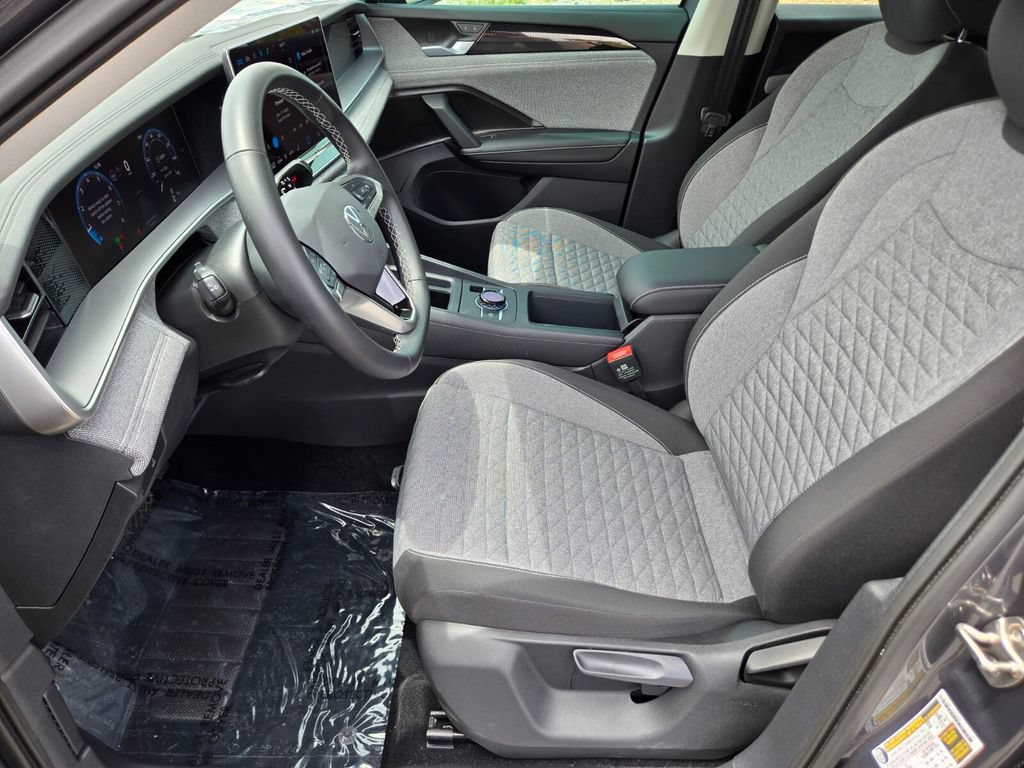 Certified 2025 Volkswagen Tiguan S FWD image 8