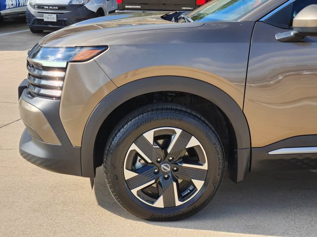 Used 2025 Nissan Kicks SV AWD/4WD image 15