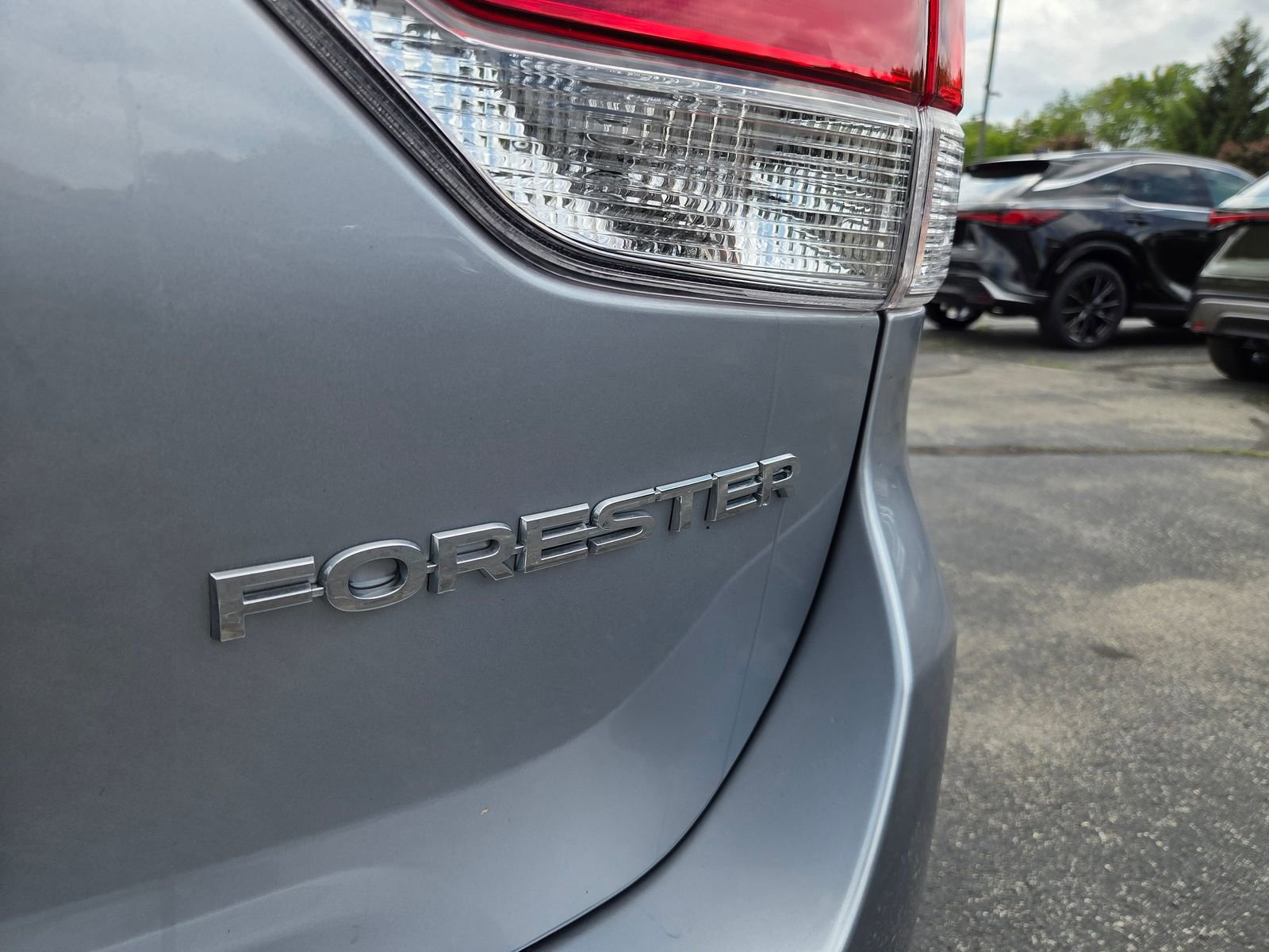 Used 2023 Subaru Forester Limited AWD/4WD image 12
