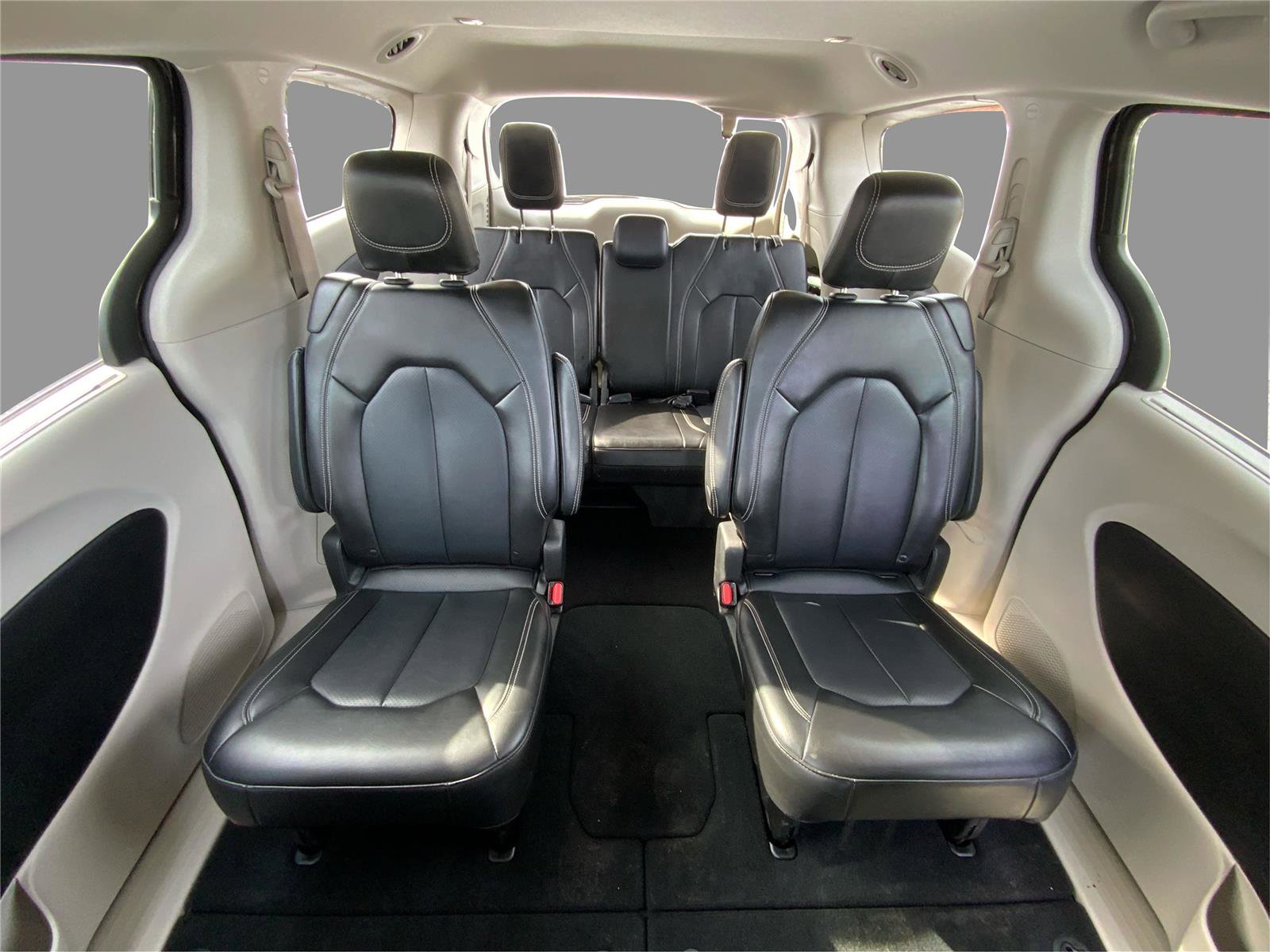 Used 2024 Chrysler Pacifica Touring-L FWD image 14