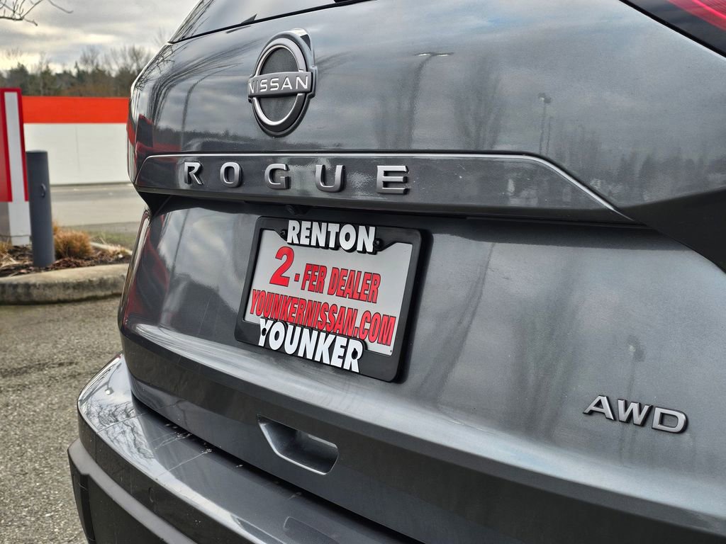 Used 2024 Nissan Rogue S image 10