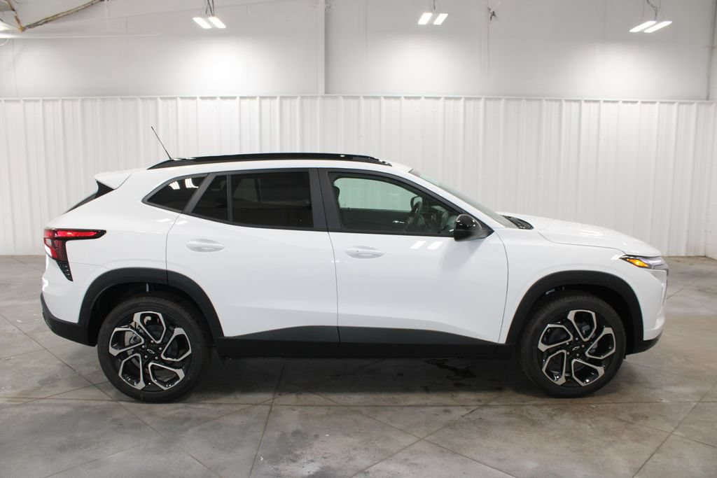 New 2026 Chevrolet Trax RS w/ Sunroof Package FWD image 11