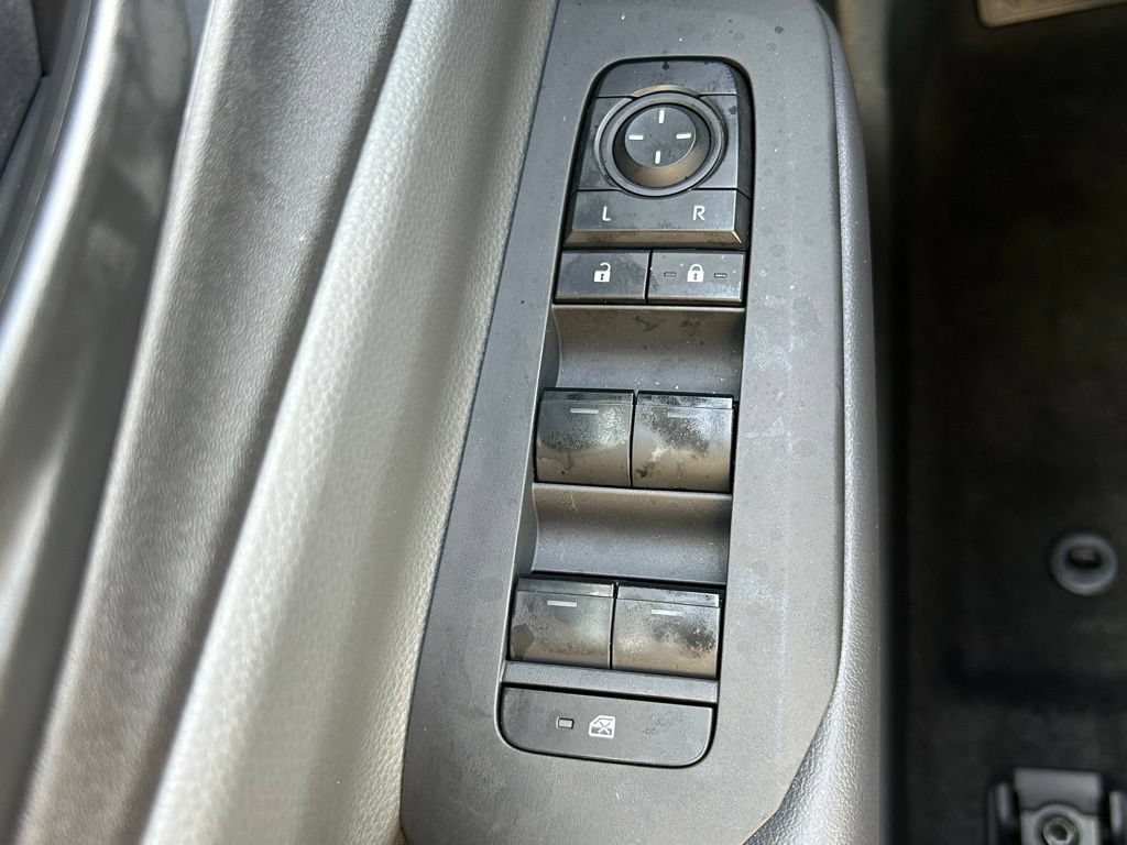 Used 2025 Toyota Prius LE FWD image 19
