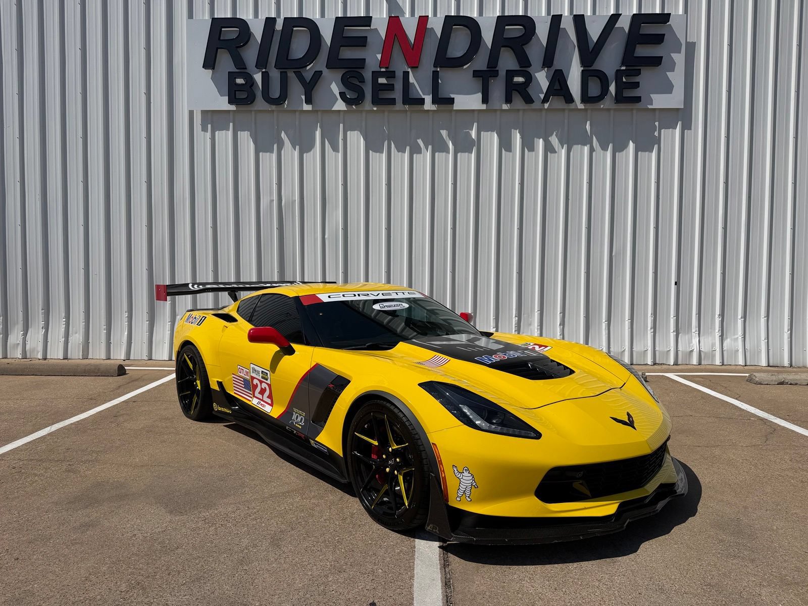 Used 2016 Chevrolet Corvette Z06 w/ 2LZ Preferred Equipment Group RWD image 9