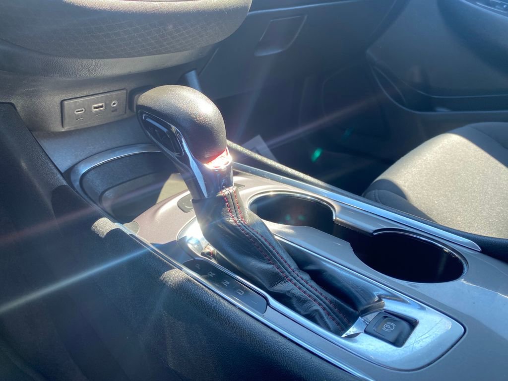 Used 2022 Chevrolet Malibu RS FWD image 24