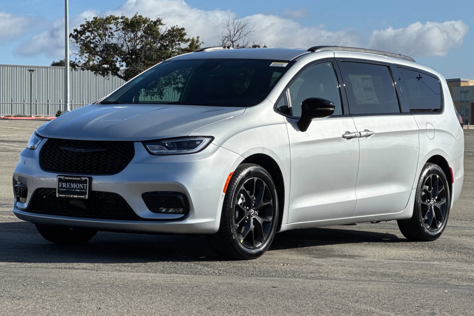 New 2026 Chrysler Pacifica Select w/ S Appearance Package image 7