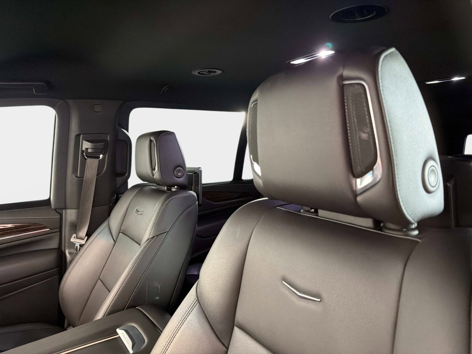 Used 2024 Cadillac Escalade ESV Luxury image 39