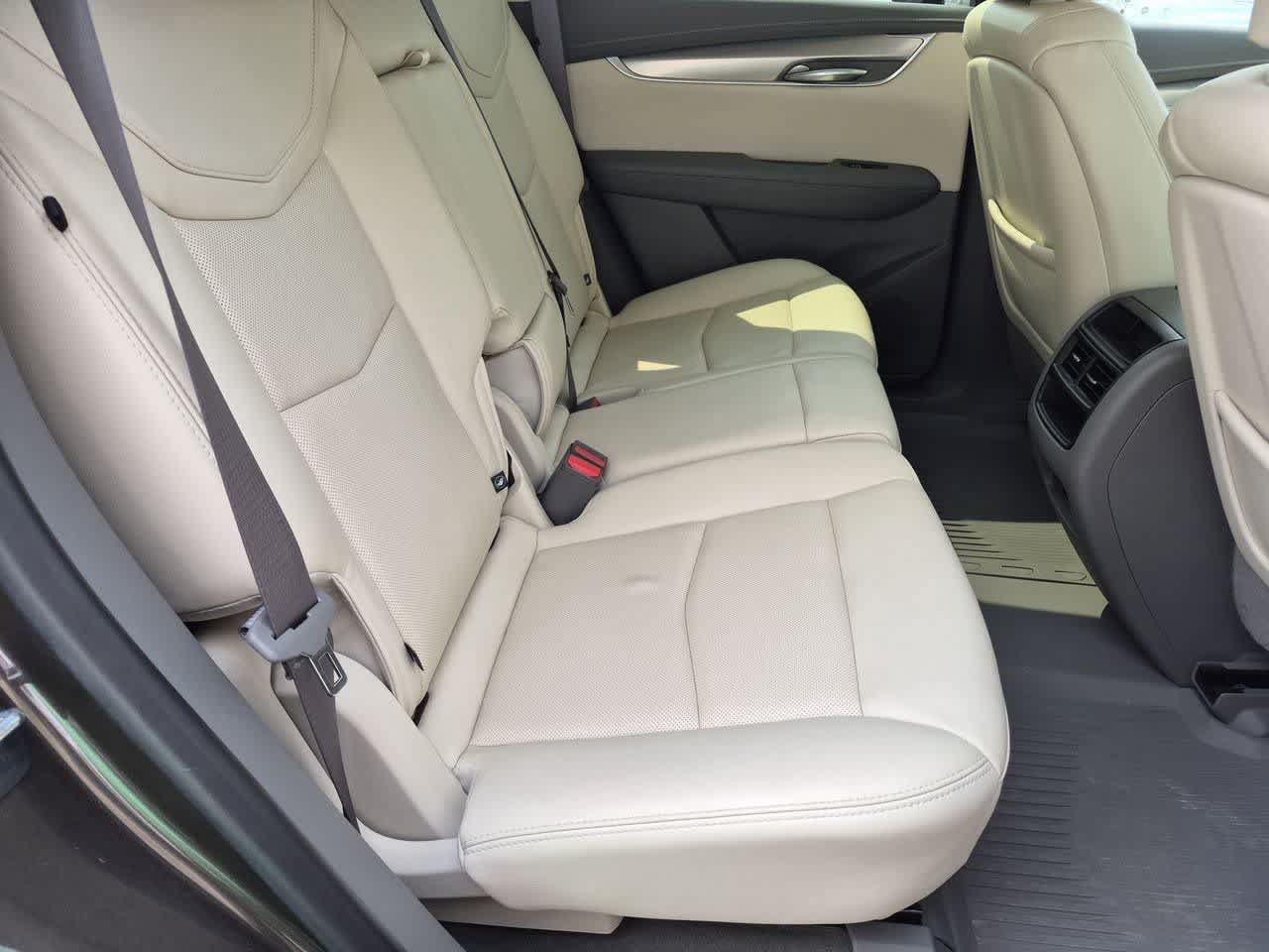 Used 2020 Cadillac XT5 Premium Luxury w/ LPO, Floor Liner Package FWD image 21