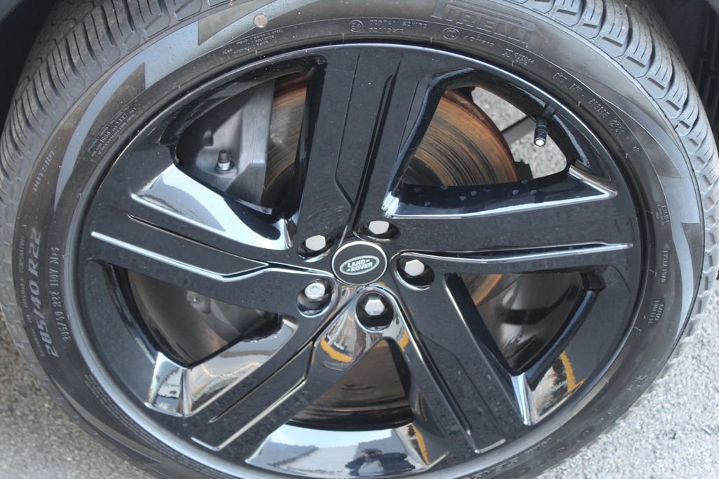 Used 2025 Land Rover Discovery Dynamic SE image 9