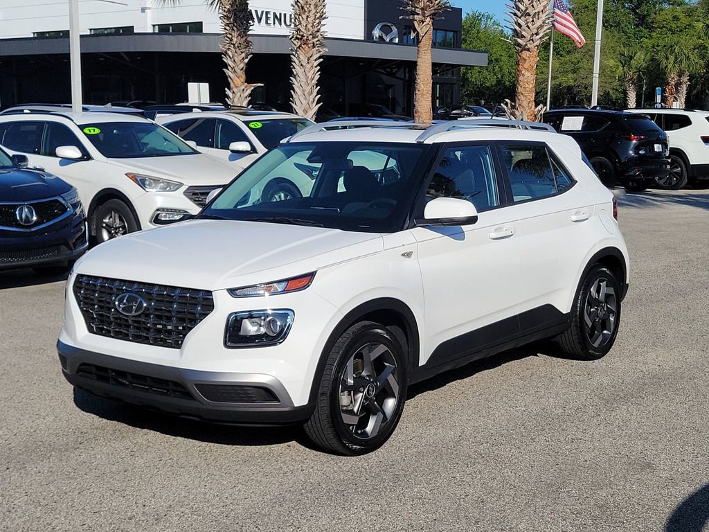 Used 2024 Hyundai Venue SEL FWD video 1