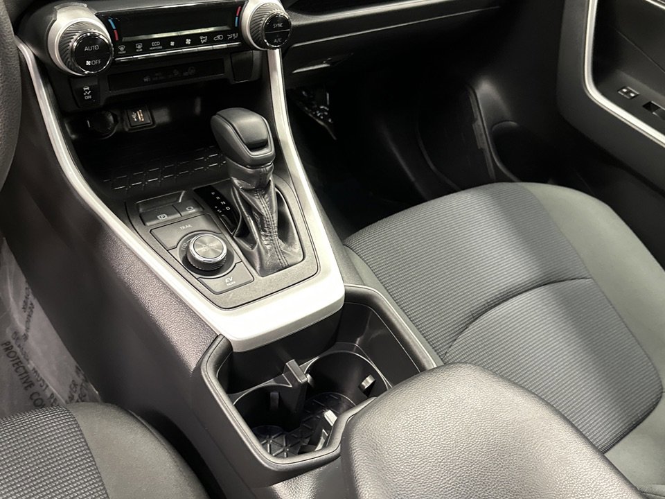 Used 2023 Toyota RAV4 LE image 9