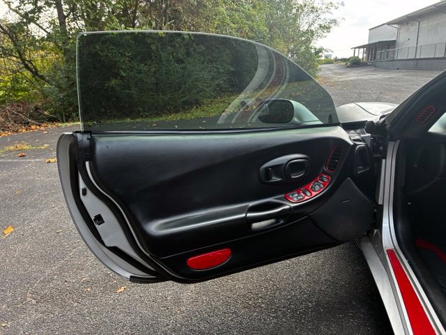 Used 2003 Chevrolet Corvette Coupe w/ Preferred Equipment Group RWD image 7