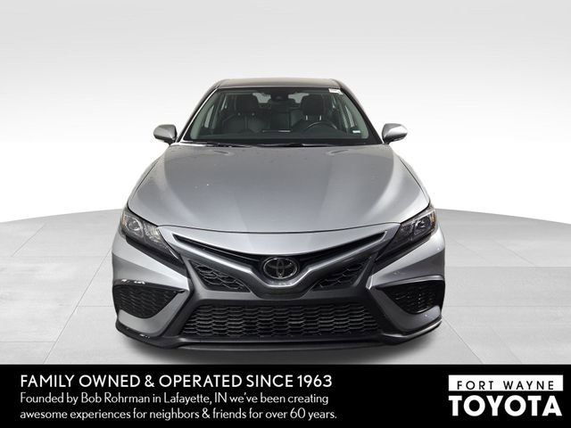 Used 2024 Toyota Camry SE image 3