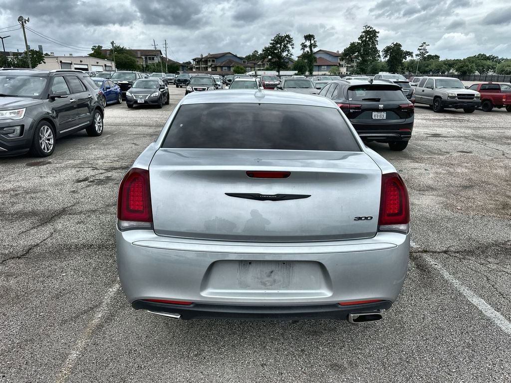 Used 2020 Chrysler 300 Touring w/ Sport Appearance Package RWD image 3