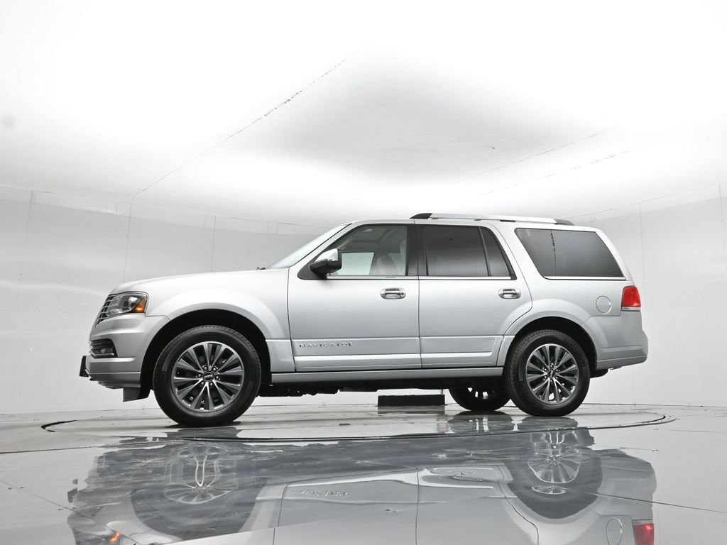 Used 2017 Lincoln Navigator Select RWD image 36