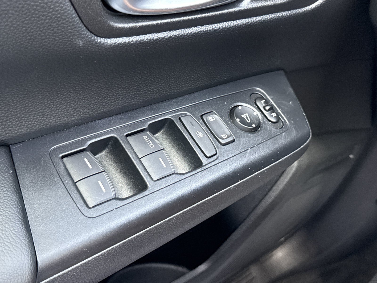 Used 2025 Honda CR-V LX image 16