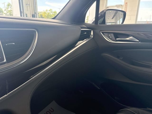Used 2022 Buick Enclave Avenir w/ Avenir Technology Package AWD/4WD image 53