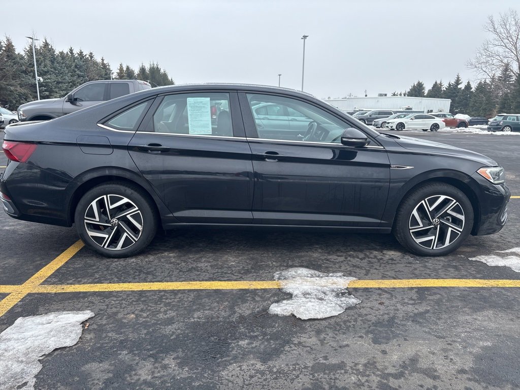 Used 2023 Volkswagen Jetta SEL image 4
