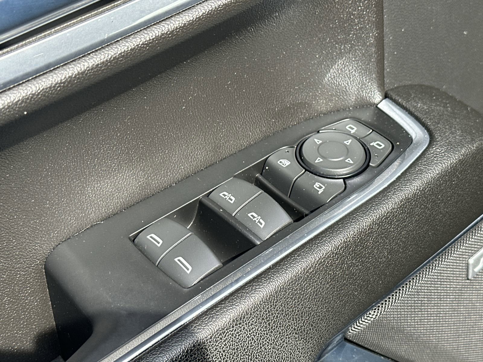 Used 2023 Chevrolet Silverado 1500 LTZ AWD/4WD image 15