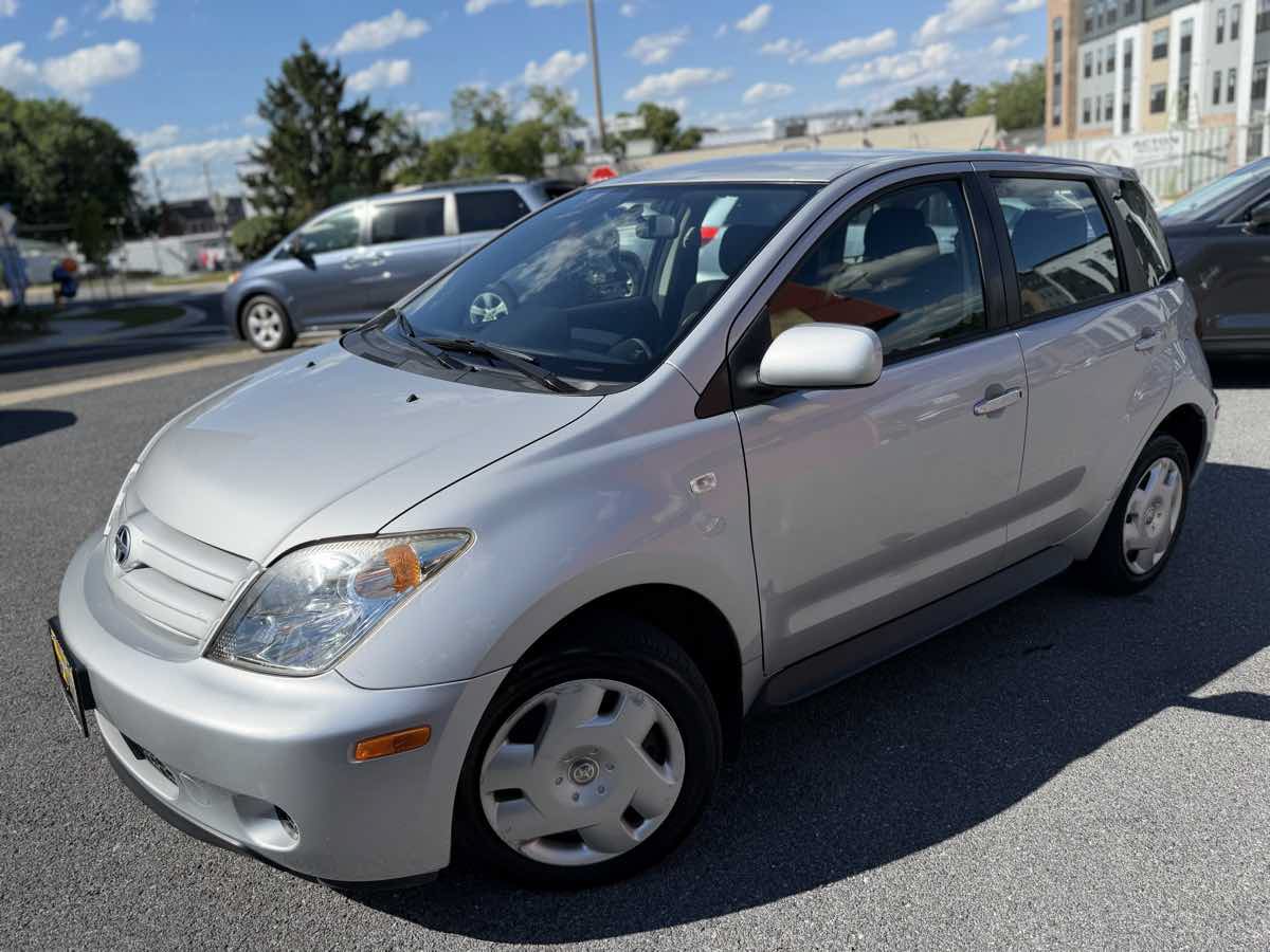 Used 2004 Scion xA FWD image 3