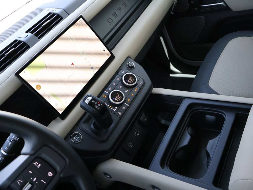 Certified 2024 Land Rover Defender 130 X-Dynamic SE AWD/4WD image 19