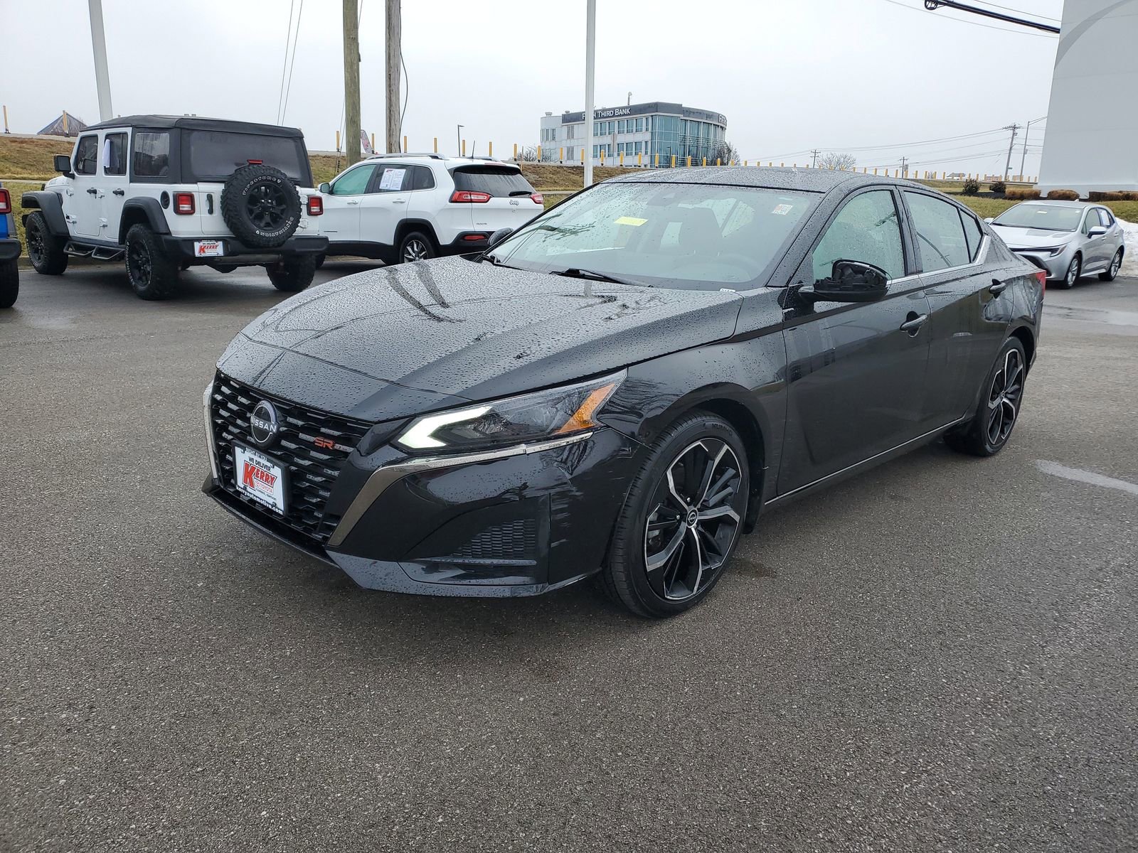 Used 2025 Nissan Altima 2.5 SR w/ SR Premium Package image 2