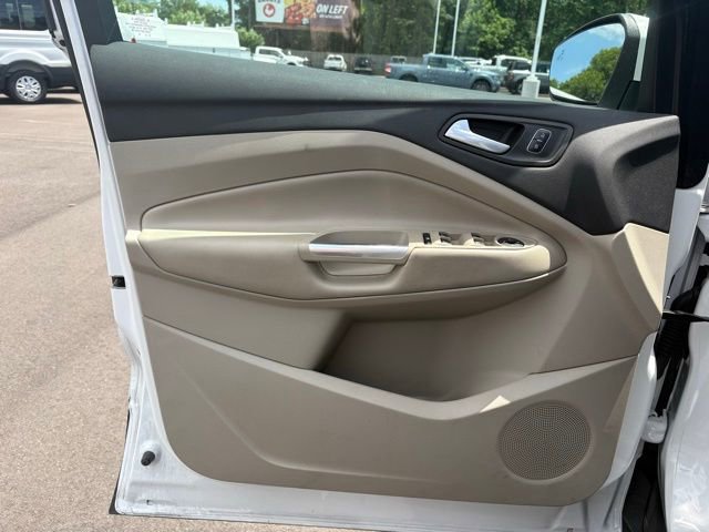 Used 2017 Ford Escape SE w/ Equipment Group 201A FWD image 9