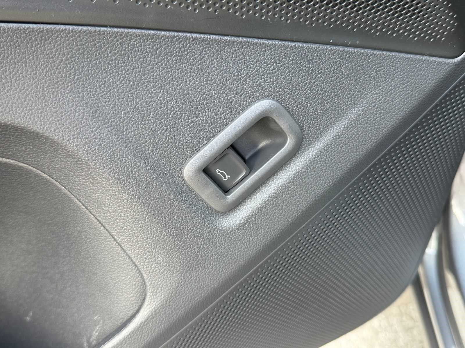 New 2026 Volkswagen Tiguan SE AWD/4WD image 9
