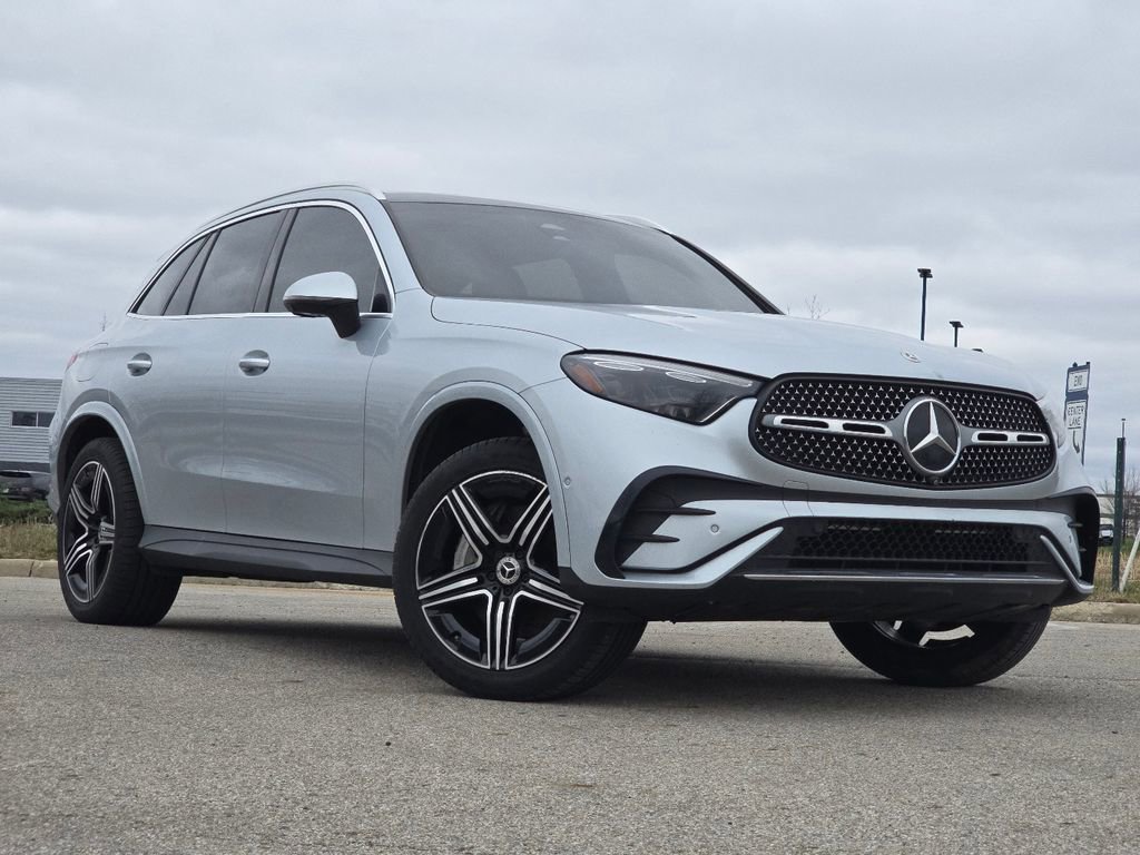 Used 2023 Mercedes-Benz GLC 300 4MATIC image 2