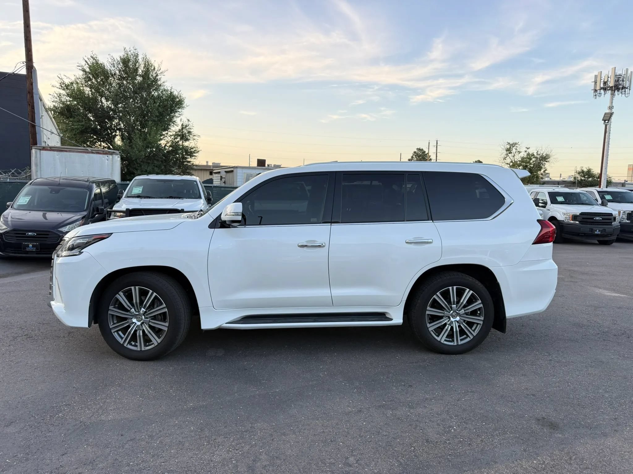 Used 2017 Lexus LX 570 4WD image 3
