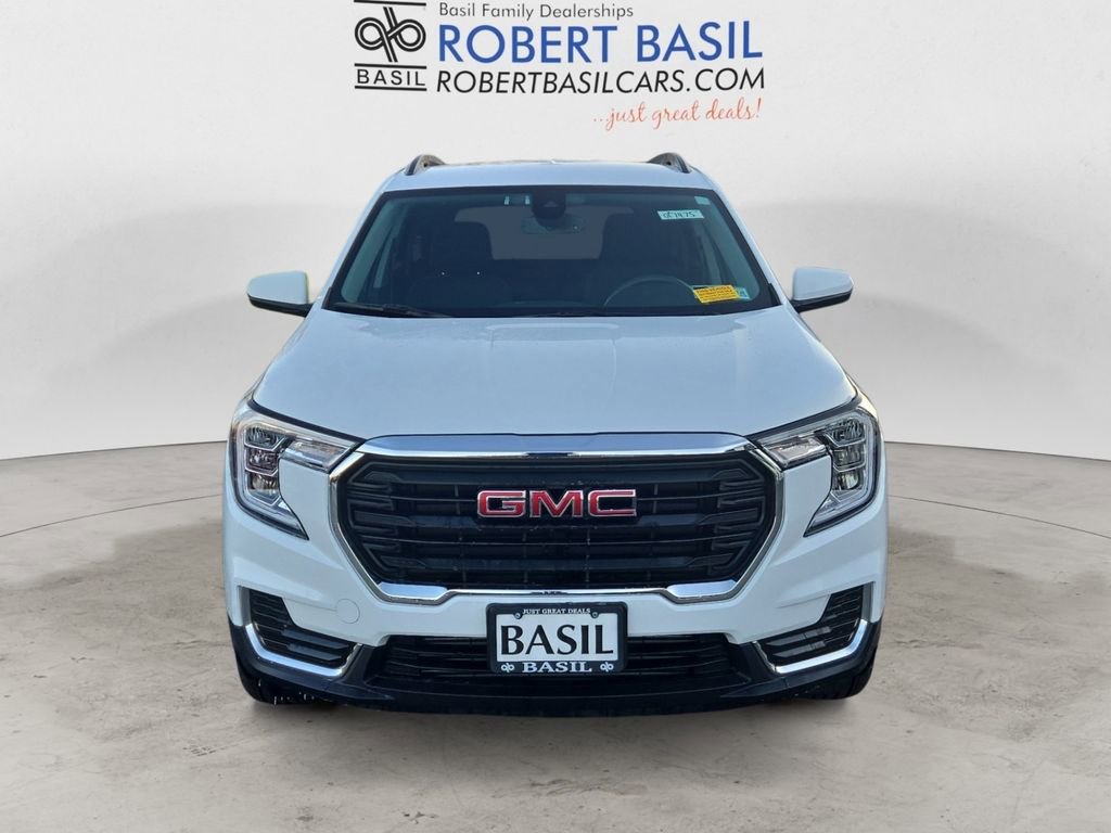 Used 2023 GMC Terrain SLE w/ Driver Convenience Package image 8