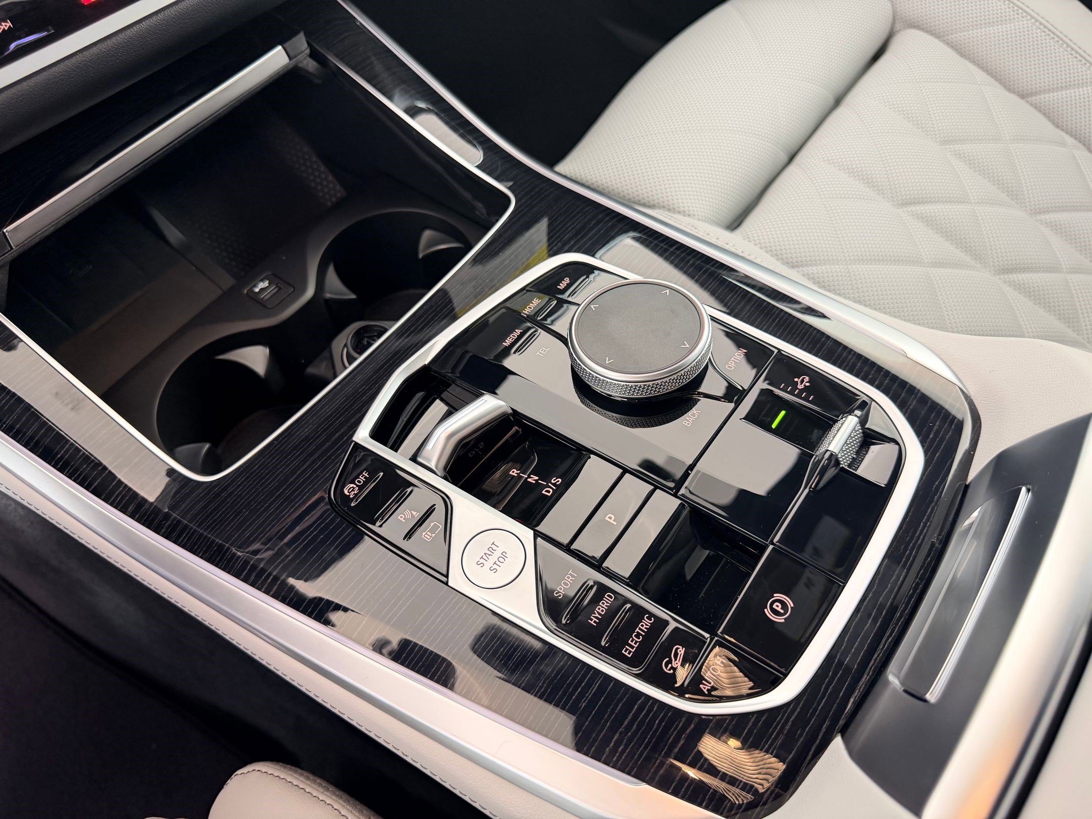 New 2026 BMW X5 xDrive50e w/ M Sport Package AWD/4WD image 23