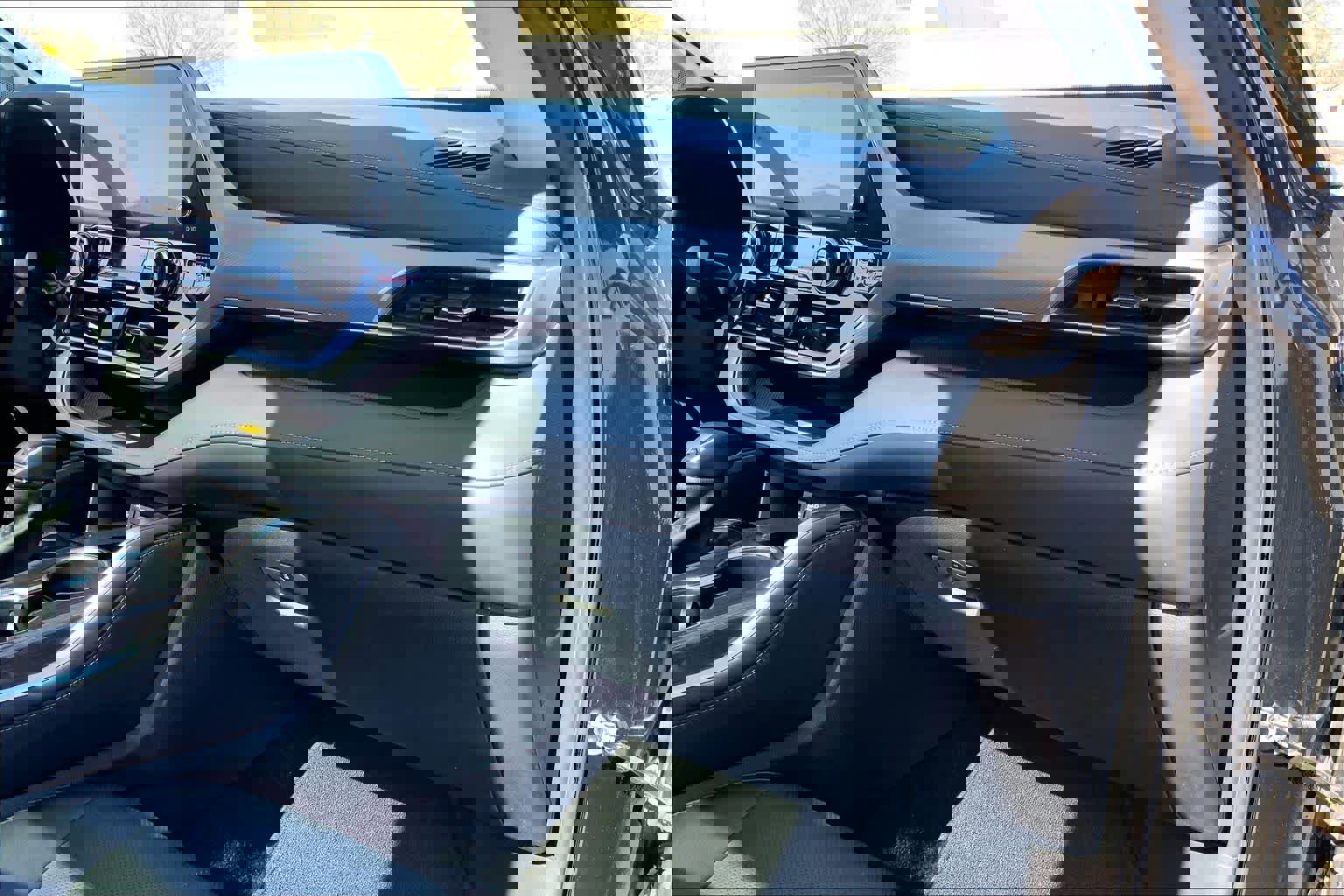 Used 2024 Toyota Highlander Platinum image 18