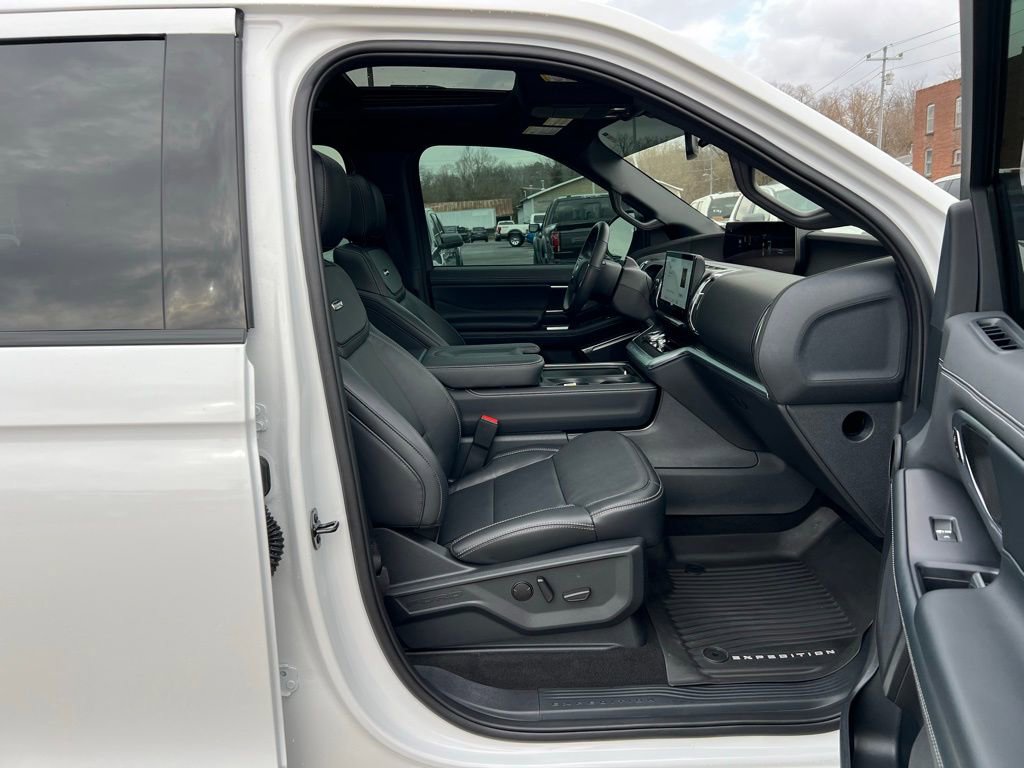 Used 2025 Ford Expedition Platinum w/ Stealth Performance Package image 24